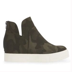 Steve Madden Women's Winnie Sneaker Bootie Camo Zip-up Size 10